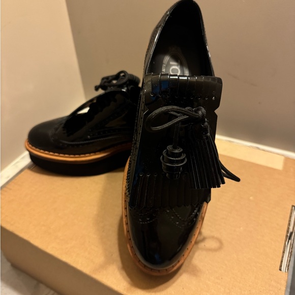 Tod's Glossy Black Leather Fringe Loafers - Picture 3 of 6